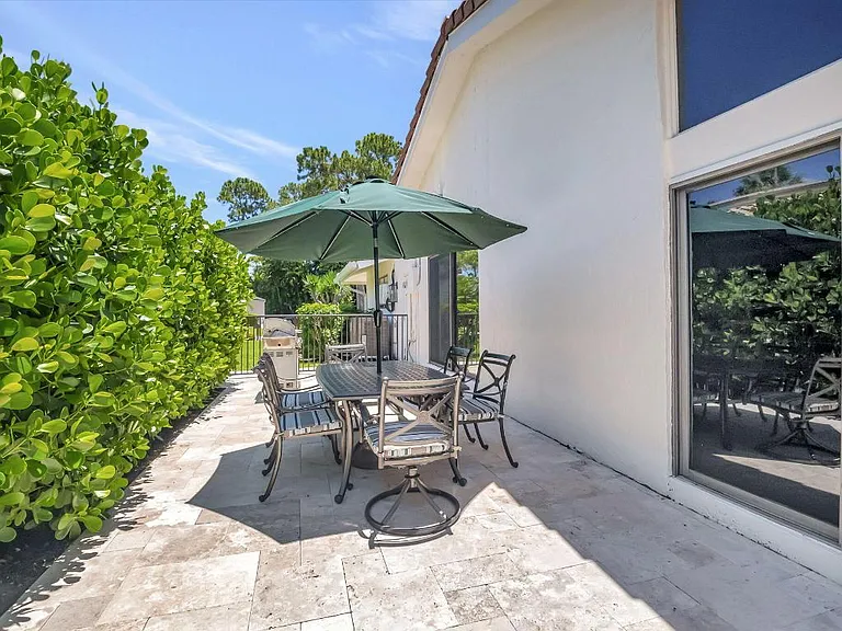 902 Foxpointe Cir — Photo 43