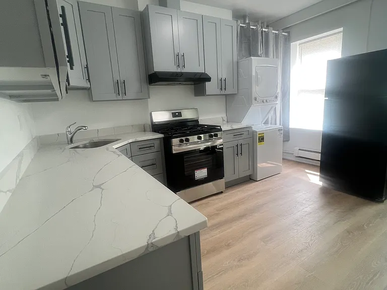 337 Grove St #4 — Photo 2