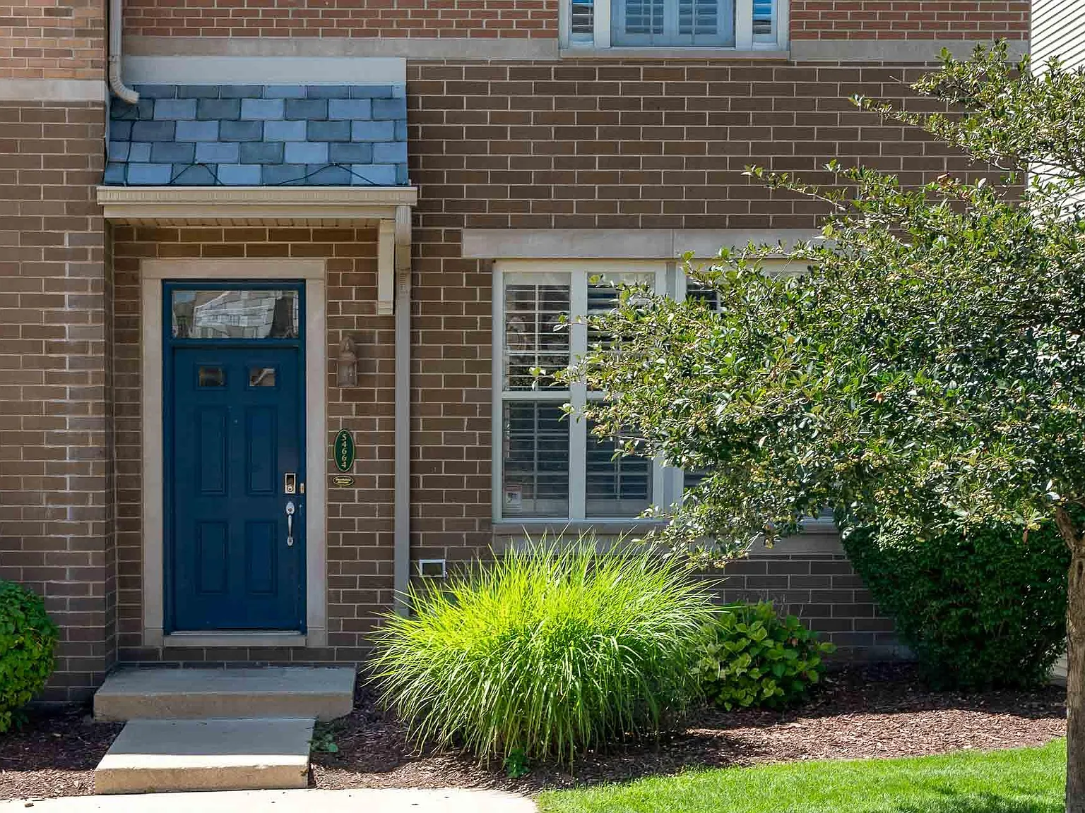 4 bed, 3.5 bath, 2226 sqft, $5,400 — Photo 2