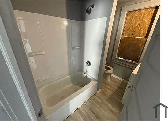 4th image of 3029 W 51st St