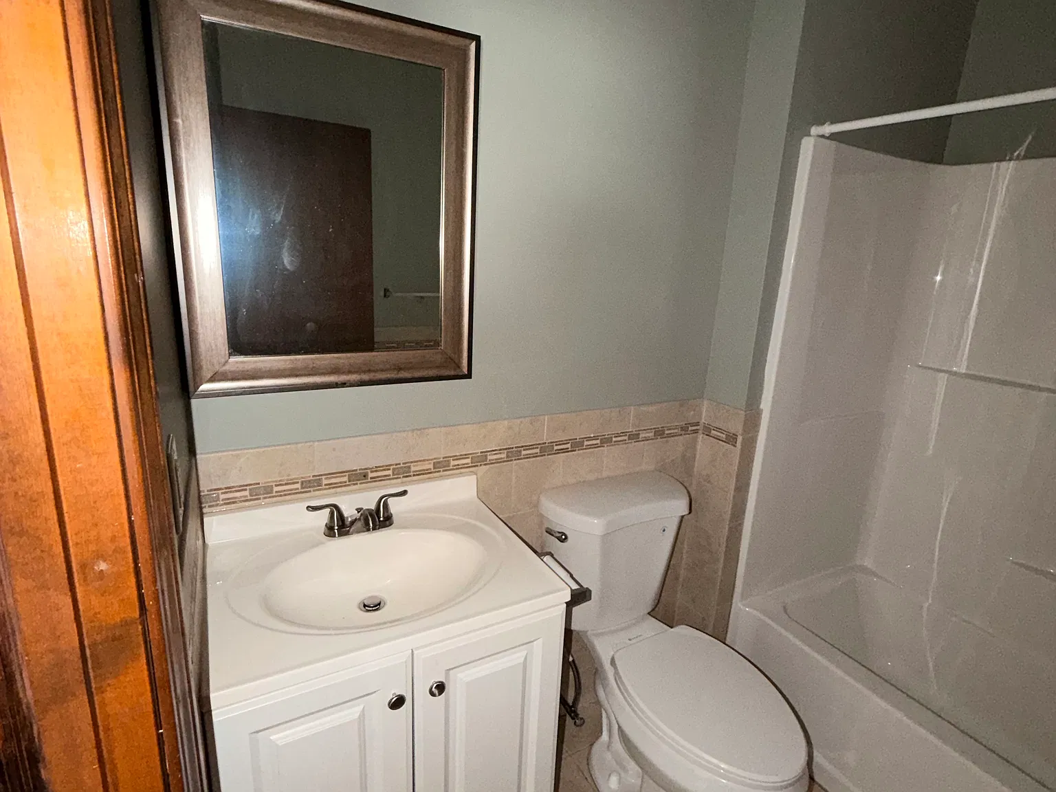 2 bed, 1.0 bath, $1,650 — Photo 3