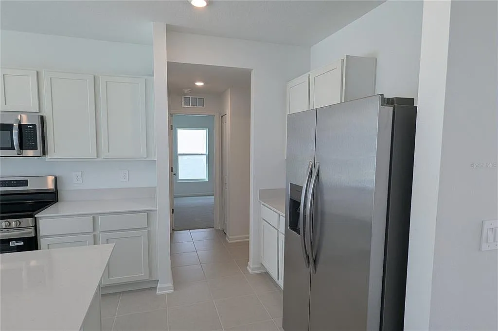 3 bed, 2.0 bath, 1429 sqft, $1,900 — Photo 4