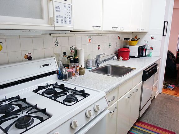 4th image of 52-40 39th Dr APT 2V