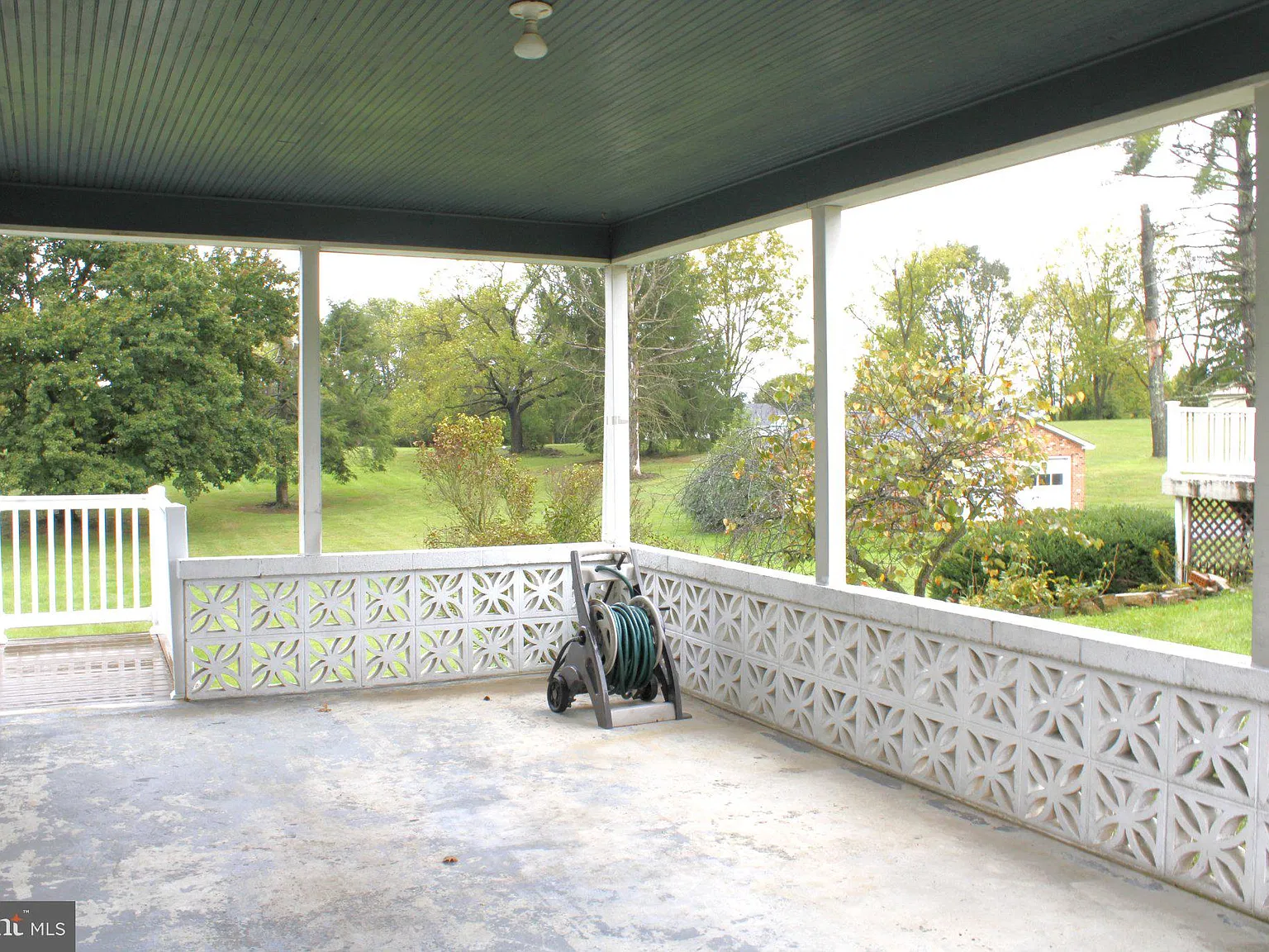 2 bed, 1.5 bath, 1232 sqft, $1,600 — Photo 2
