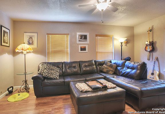 4th image of 710 W Gramercy Pl