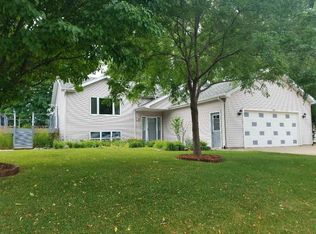 3393 Harbor Bay Rd, Oshkosh, WI 54901