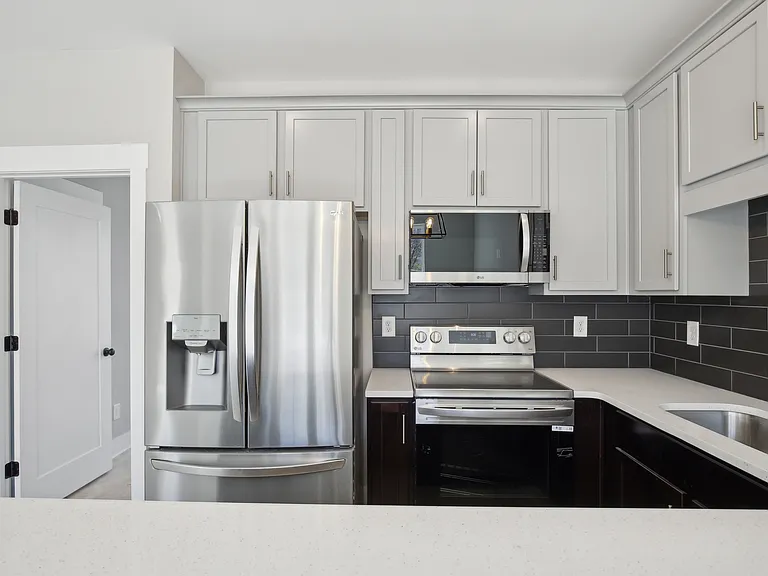 371 Archwood Dr — Photo 13