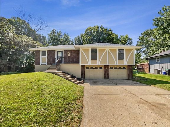 2nd image of 500 SE Diamond Ln