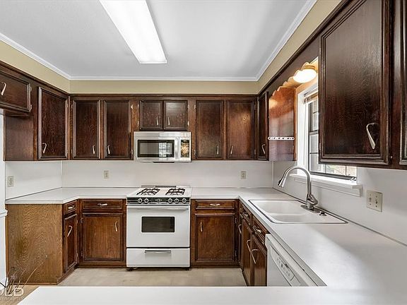 3rd image of 3720 Shadow Bend Dr