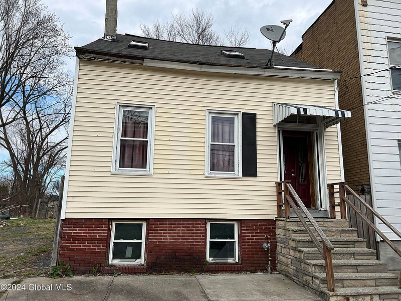 2nd image of 34 Eagle Street