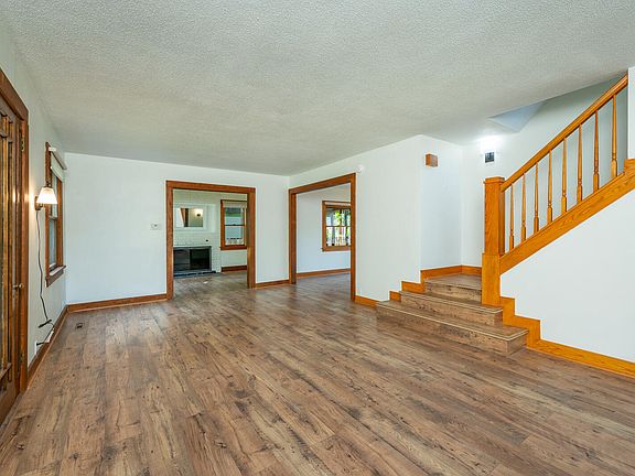 4th image of 822 7th St