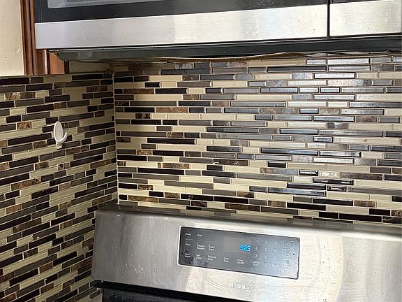 5th image of 3865 Grayton St
