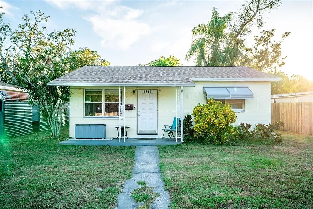 3 bed, 2.0 bath, 900 sqft, $1,845 — Photo 1