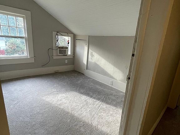 2nd image of 524 Mulberry Ln