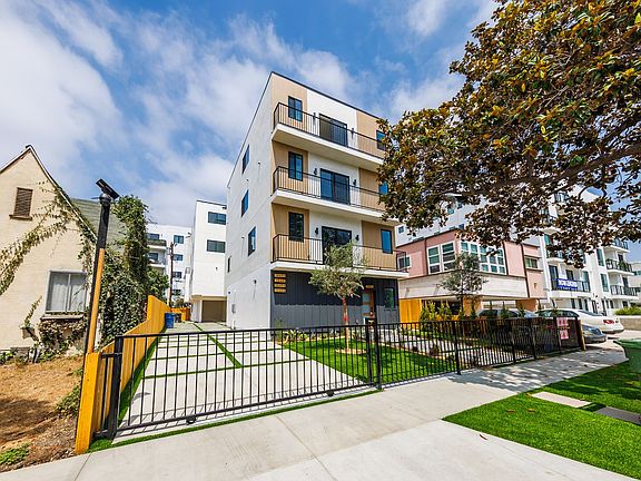 5th image of 1063 S Corning St #1/2
