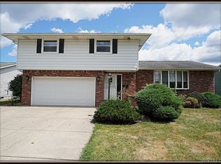 23 Willow Dr, West Seneca, NY 14224