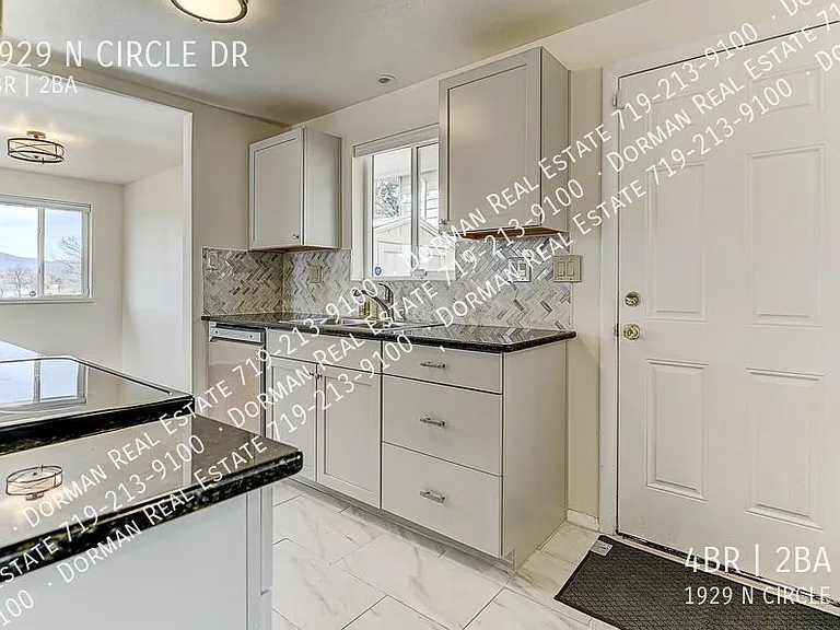 1929 N Circle Dr — Photo 10