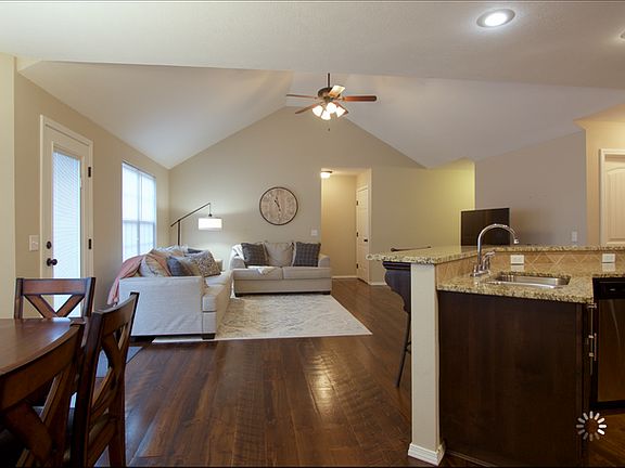 2nd image of 427 W Madrid St