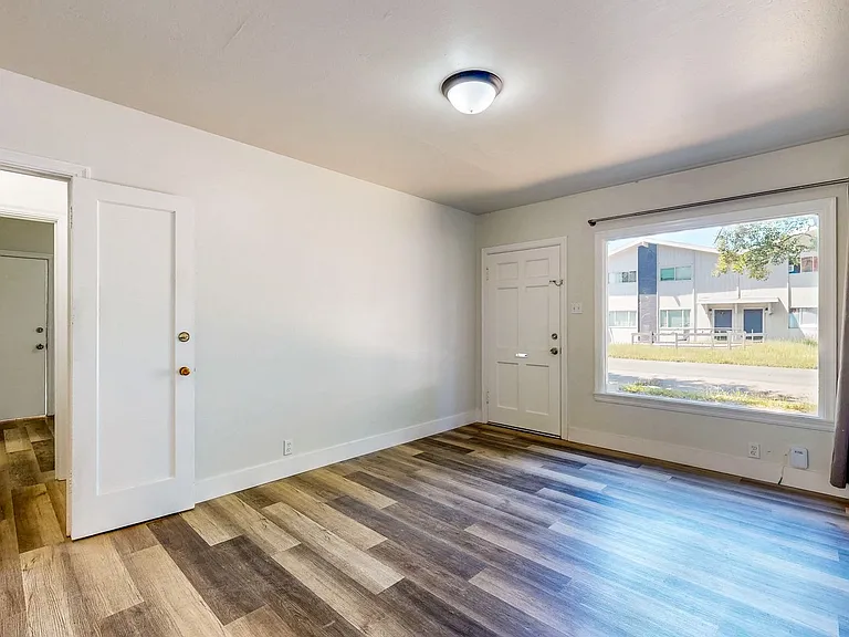 560 McConnell Ave — Photo 34