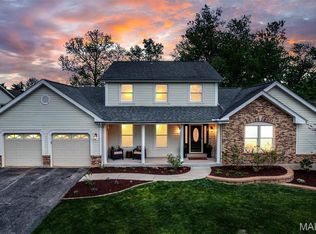 1952 Farm Valley Dr, Chesterfield, MO 63017