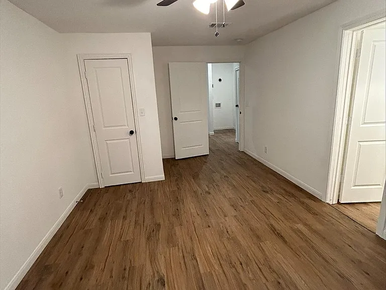 705 E Jones St — Photo 7