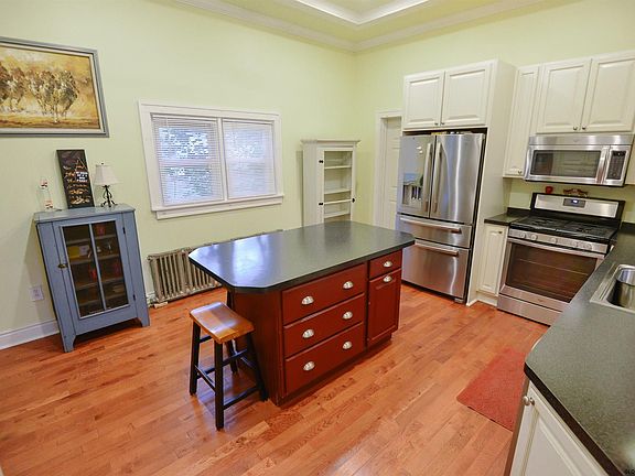 2nd image of 139 W Circular St