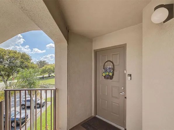 1200 SW 137th Ave APT 301E, Pembroke Pines, FL 33027
