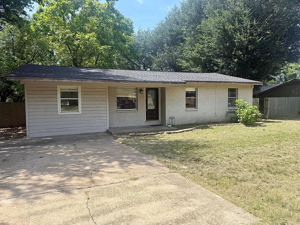 1st image of 709 Ruth St