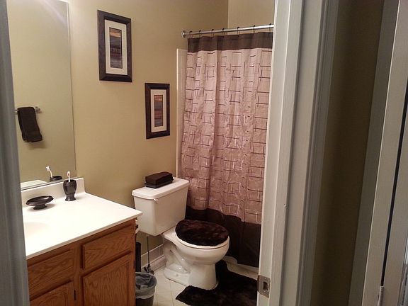 2nd floor full bathroom