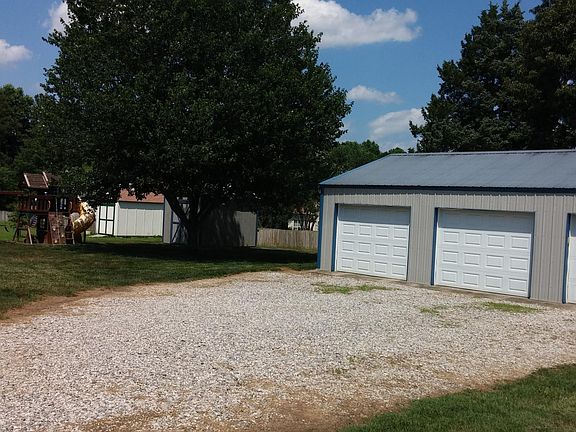 Detached Garage