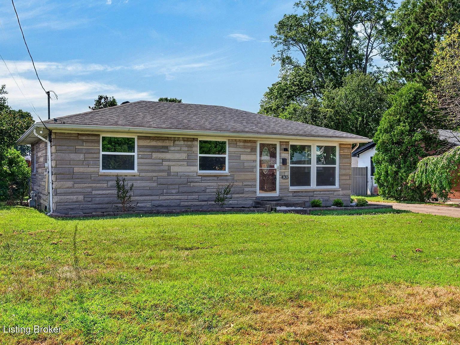 3 bed, 1.0 bath, 925 sqft, $1,600 — Photo 2
