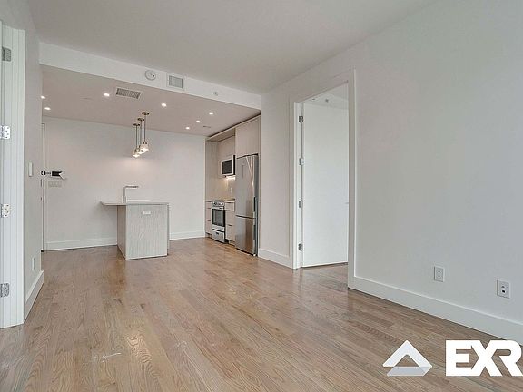 5th image of 150 Erasmus St #102