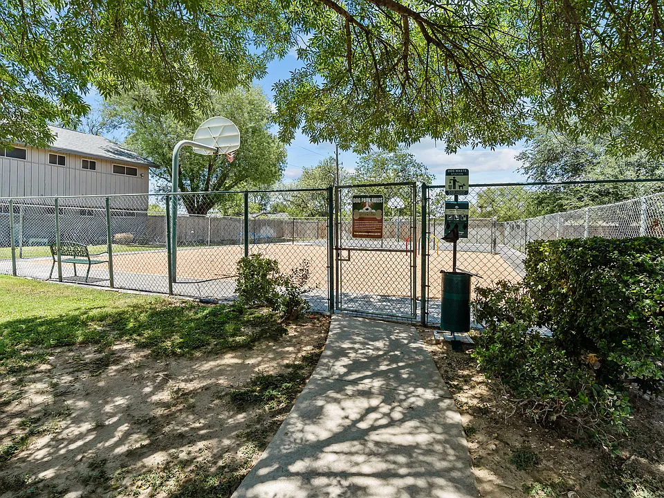Holly Apartments