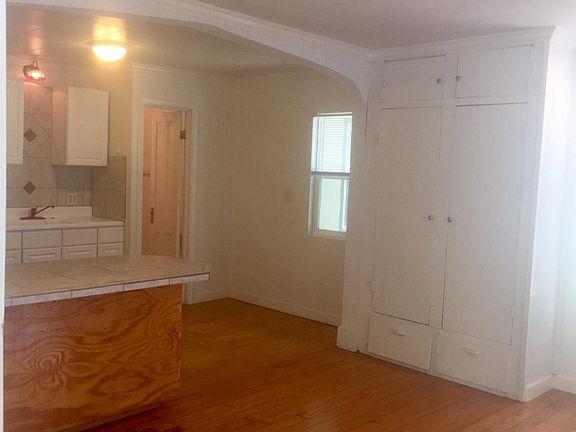 2nd image of 922 S Washington St APT B
