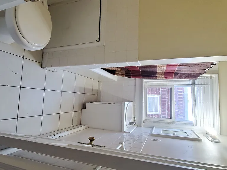 404 S Webster Ave — Photo 8