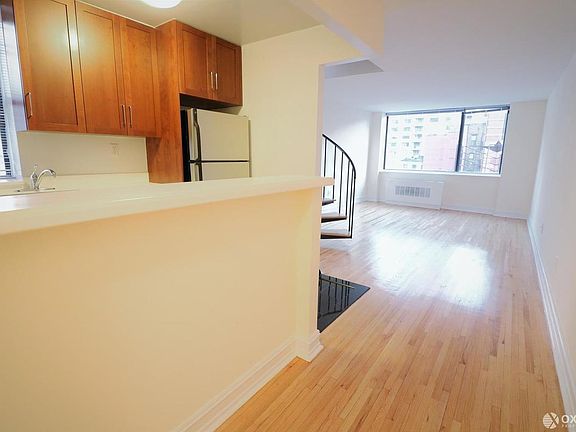 3rd image of 365 W 52nd St APT 5K