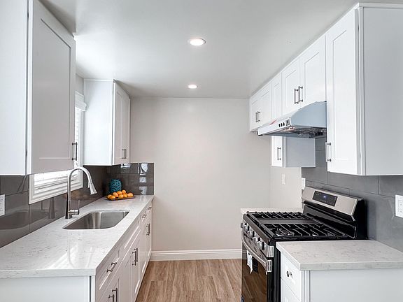 5th image of 816 S Marguerita Ave #31