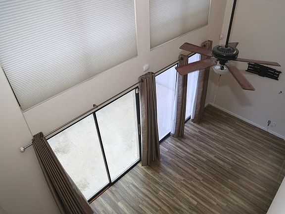 2nd image of 203 NW 45th Ave #203