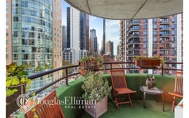 Sold by Douglas Elliman | media 15
