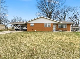 28 Cedar Dr, Fairview Heights, IL 62208