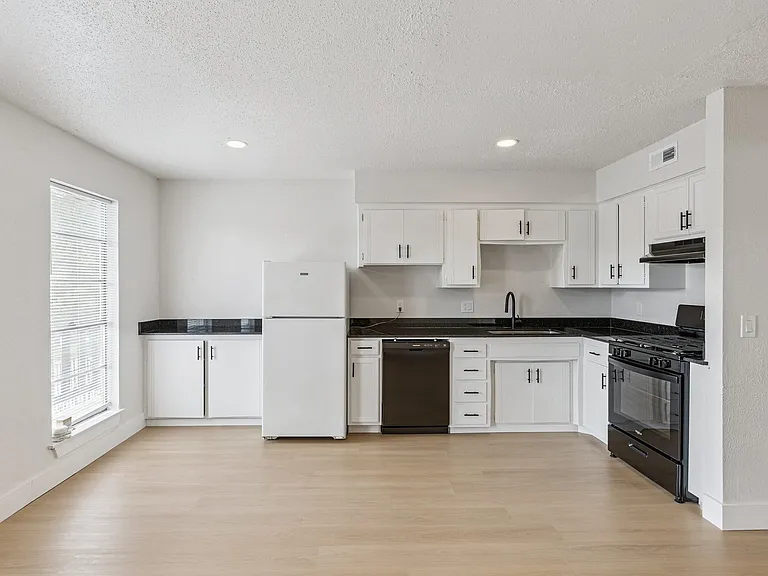 1209 Roosevelt St #2 — Photo 15