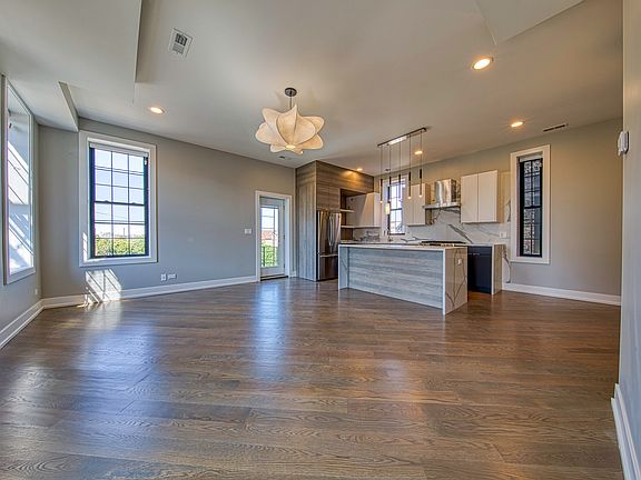 4th image of 1436 W Blackhawk St #3R