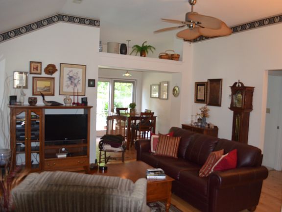 3rd image of 21618 Weatherby Ln