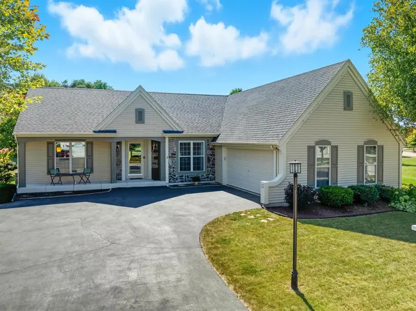 1009 Parkton DRIVE, Waukesha, WI 53189