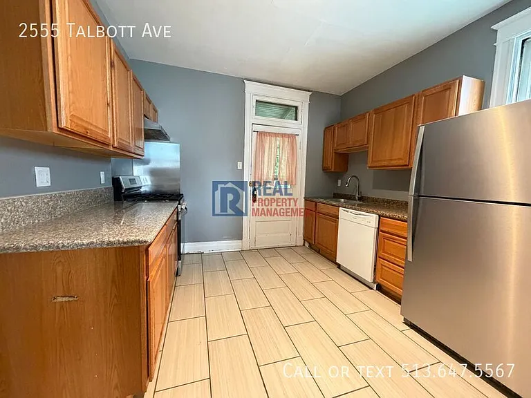 2555 Talbott Ave — Photo 6