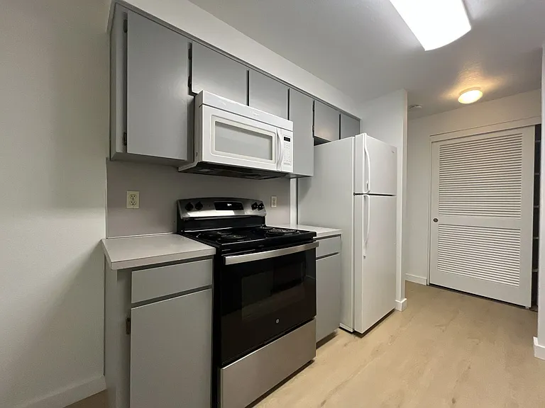 4634 SW Vermont St #4 — Photo 4