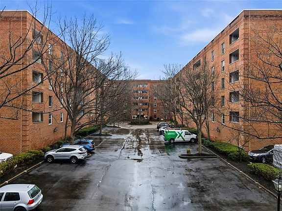 2nd image of 300 Fox Chapel Rd APT 407