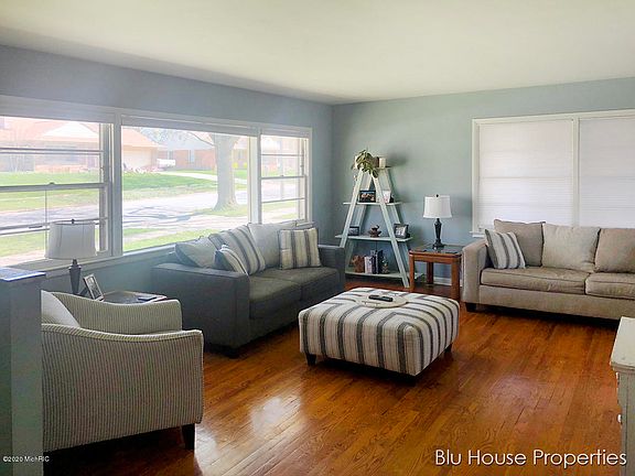 5th image of 1709 Lotus Ave SE