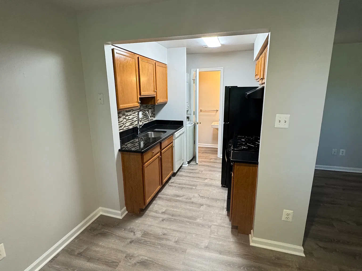 2 bed, 1000 sqft, $1,750 — Photo 3