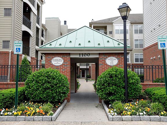 2nd image of 1100 Quaker Hill Dr APT 415
